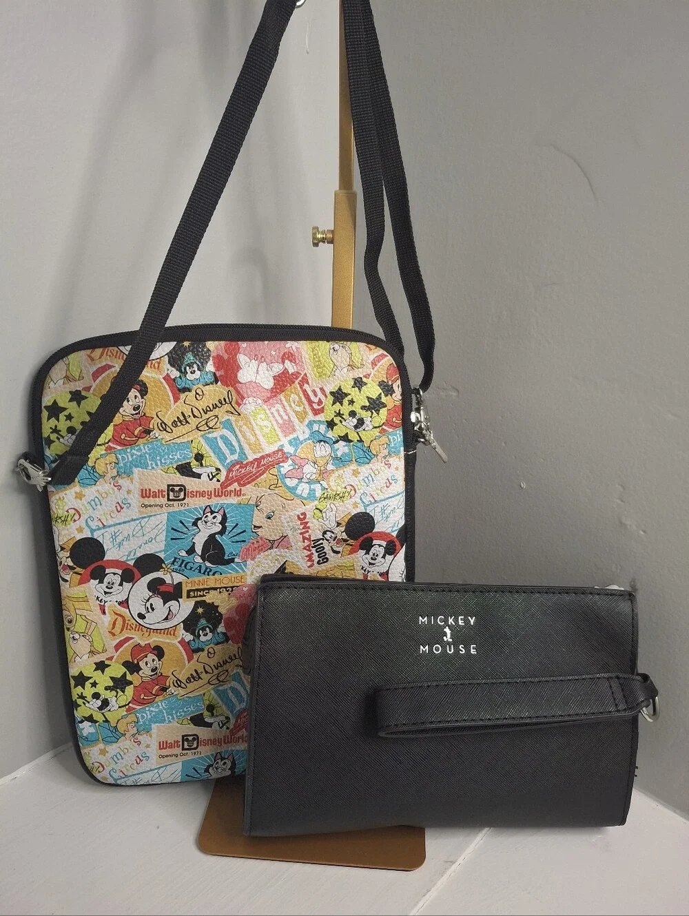 Disney Parks Mickey Minnie Crossbody Bag & Matching Wristlet Set Like New